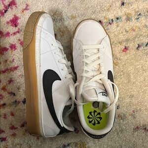 Nike White and Black Sneakers